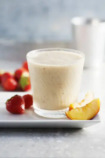 peach and strawberry oatmeal blitz