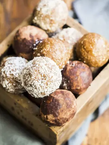 Peanut Butter Date Energy Balls