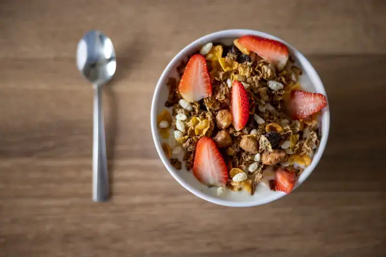 breakfast yogurt bowl