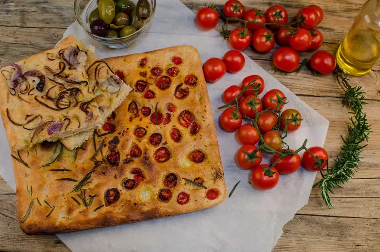 Chicken Tikka Bread Pizza