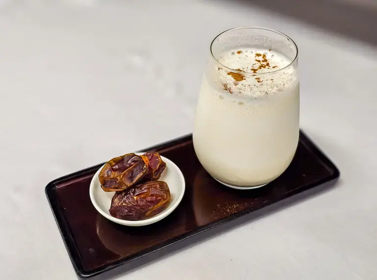 date and banana smoothie
