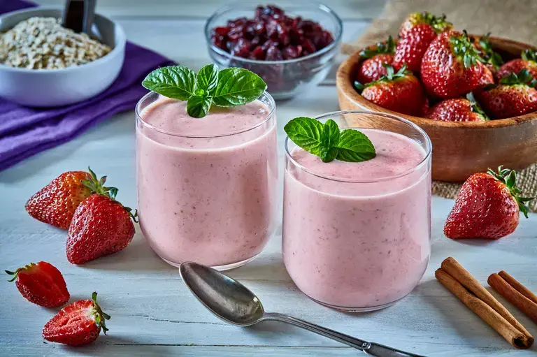 strawberry lassi