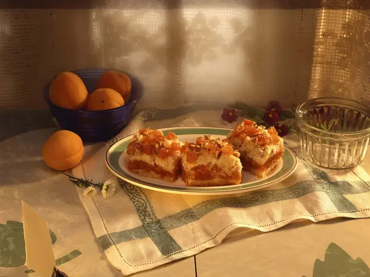 Baked peach bars